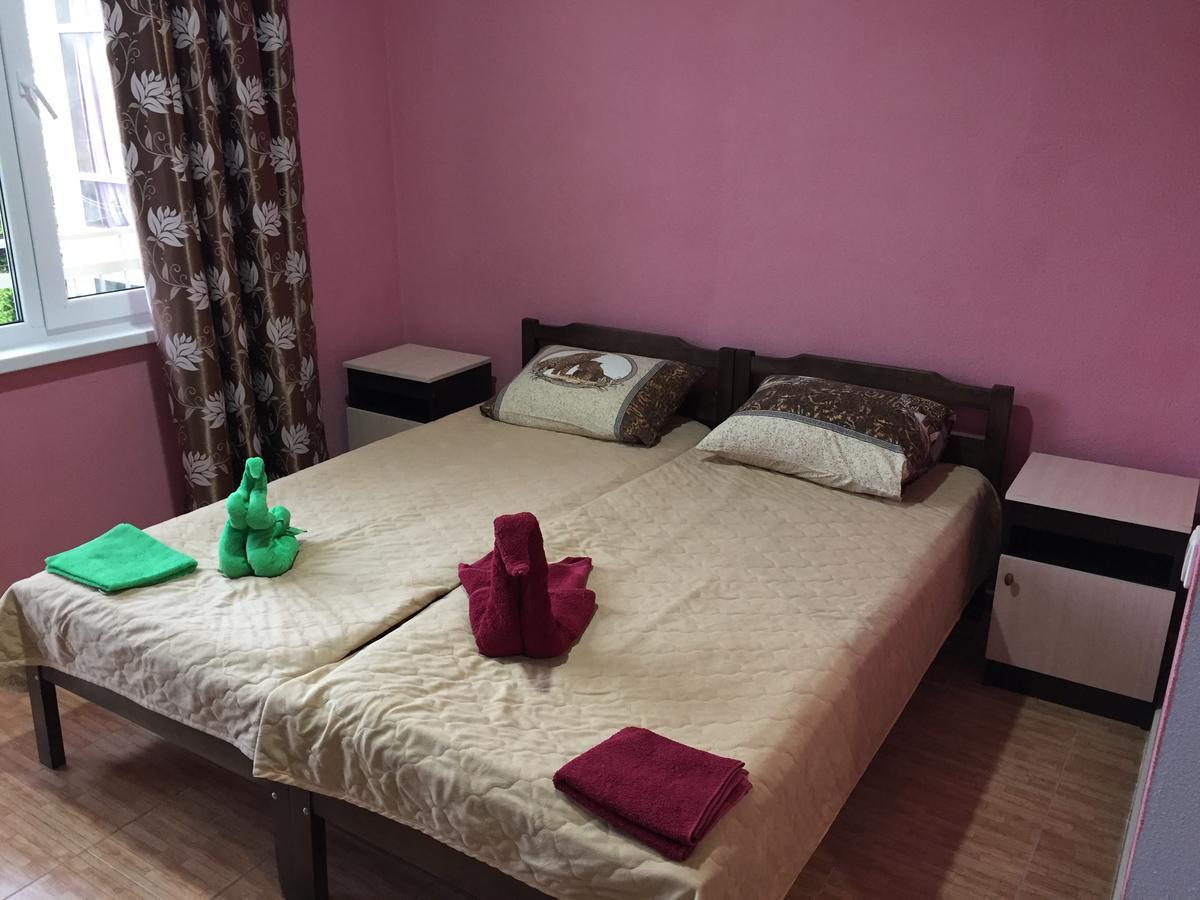 Dionisy Guest House Pitsunda Exterior foto