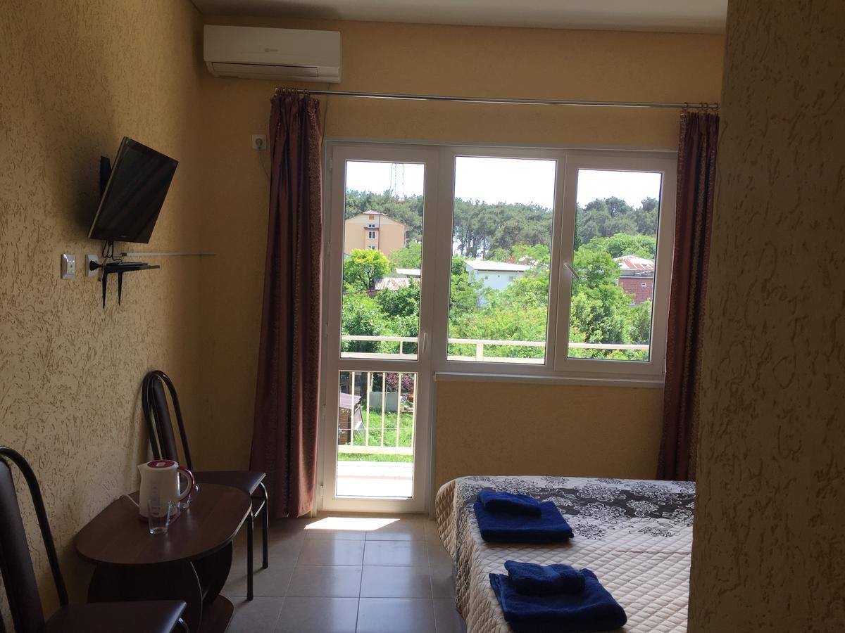 Dionisy Guest House Pitsunda Exterior foto