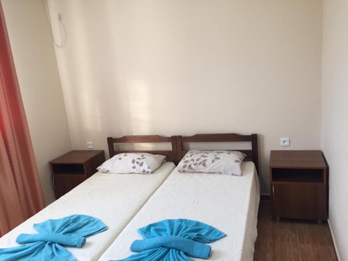 Dionisy Guest House Pitsunda Exterior foto
